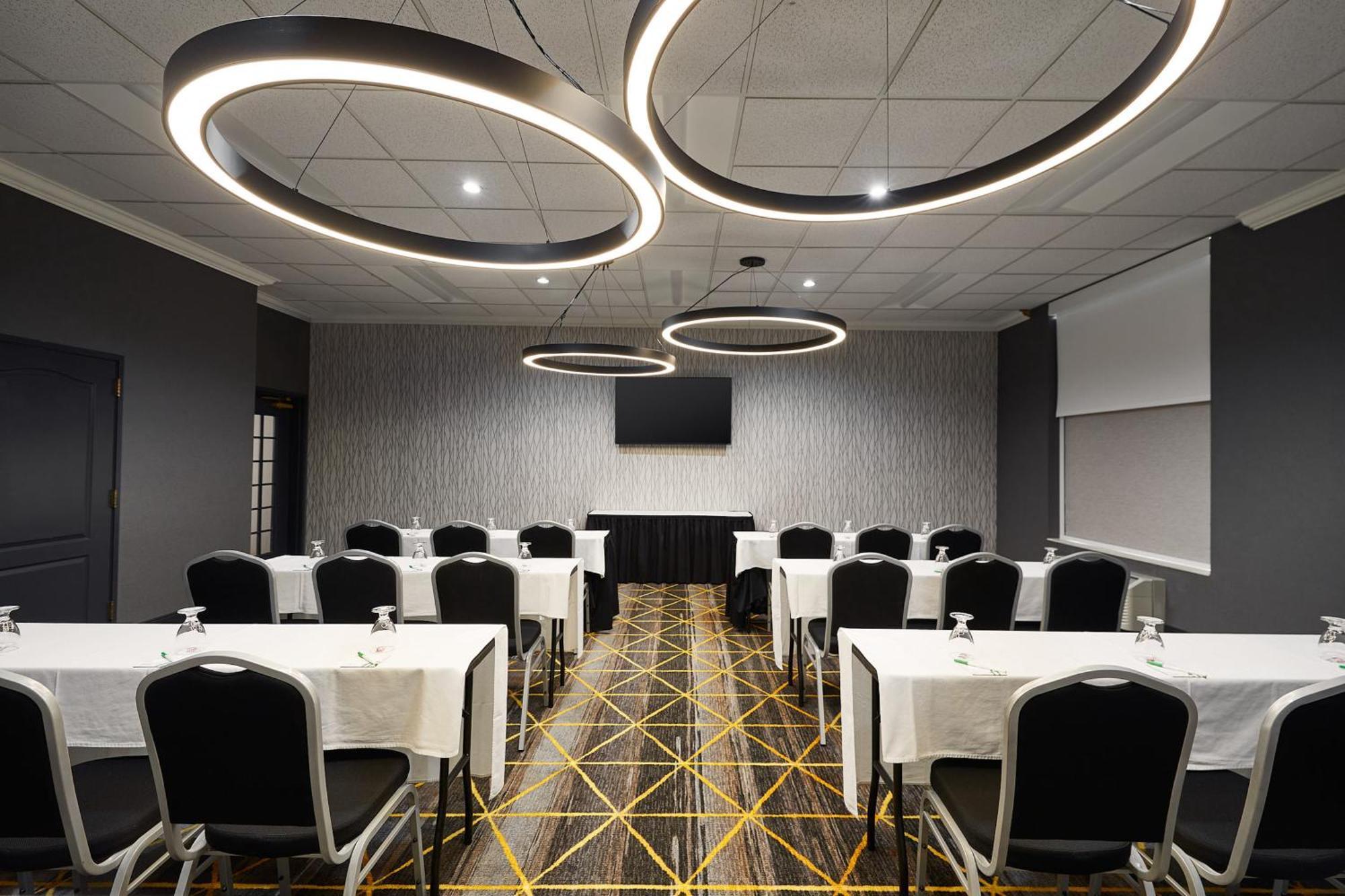 Holiday Inn Hotel & Suites Madison West - Middleton By Ihg Buitenkant foto